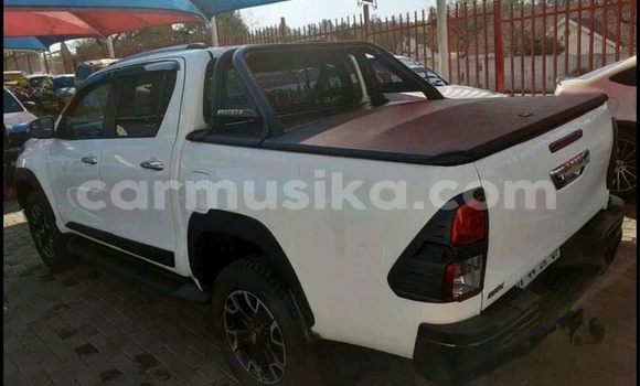 Acheter Occasion Voiture Toyota Hilux Blanc à Beitbridge, Matabeleland South Acheter Occasion Voiture Toyota Hilux Blanc à Beitbridge, Matabeleland South