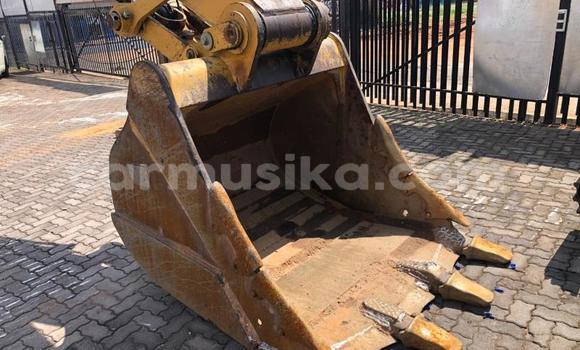 Tenga Tsaru Caterpillar 120 Zvimwe Rori in Beitbridge in Matabeleland South Tenga Tsaru Caterpillar 120 Zvimwe Rori in Beitbridge in Matabeleland South