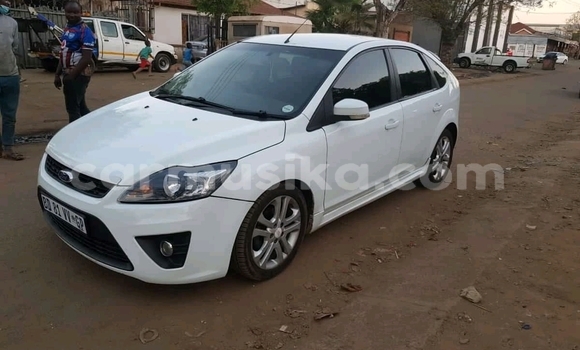 Acheter Occasion Voiture Ford Focus RS Blanc à Harare, Harare Acheter Occasion Voiture Ford Focus RS Blanc à Harare, Harare