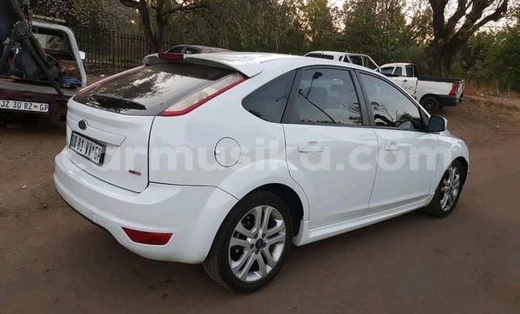 Acheter Occasion Voiture Ford Focus RS Blanc à Harare, Harare Acheter Occasion Voiture Ford Focus RS Blanc à Harare, Harare