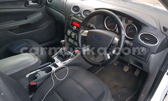 Acheter Occasion Voiture Ford Focus RS Blanc à Harare, Harare Acheter Occasion Voiture Ford Focus RS Blanc à Harare, Harare