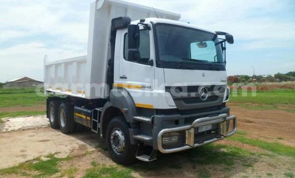 Tenga Tsaru Mercedes‒Benz Tipper Chena Rori in Beitbridge in Matabeleland South Tenga Tsaru Mercedes‒Benz Tipper Chena Rori in Beitbridge in Matabeleland South