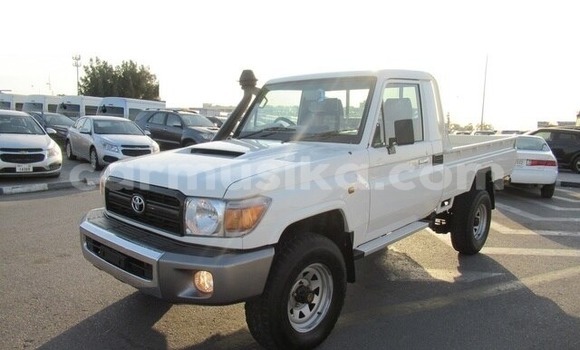 Buy Import Toyota Land Cruiser White Car in Harare in Harare Buy Import Toyota Land Cruiser White Car in Harare in Harare