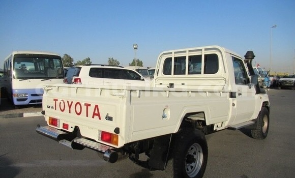Buy Import Toyota Land Cruiser White Car in Harare in Harare Buy Import Toyota Land Cruiser White Car in Harare in Harare
