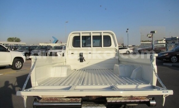 Buy Import Toyota Land Cruiser White Car in Harare in Harare Buy Import Toyota Land Cruiser White Car in Harare in Harare