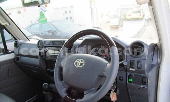 Buy Import Toyota Land Cruiser White Car in Harare in Harare Buy Import Toyota Land Cruiser White Car in Harare in Harare