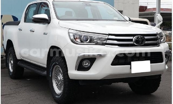 Buy Used Toyota Hilux White Car in Beitbridge in Matabeleland South
