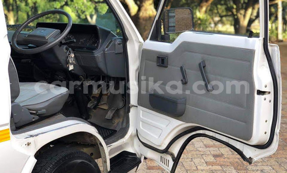 Tenga Tsaru Toyota Hiace Chena Mota in Beitbridge in Matabeleland South Tenga Tsaru Toyota Hiace Chena Mota in Beitbridge in Matabeleland South