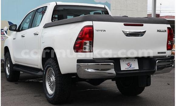 Acheter Occasion Voiture Toyota Hilux Blanc à Beitbridge, Matabeleland South Acheter Occasion Voiture Toyota Hilux Blanc à Beitbridge, Matabeleland South