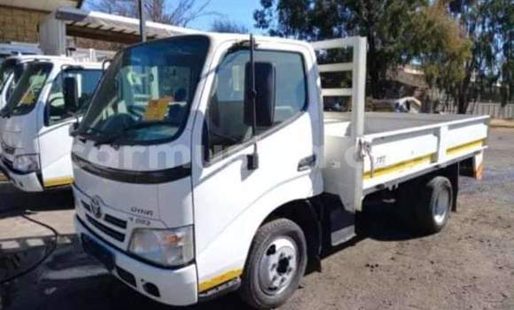 Buy Used Toyota Dyna White Car in Beitbridge in Matabeleland South