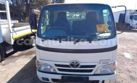 Buy Used Toyota Dyna White Car in Beitbridge in Matabeleland South Buy Used Toyota Dyna White Car in Beitbridge in Matabeleland South