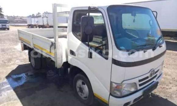 Buy Used Toyota Dyna White Car in Beitbridge in Matabeleland South Buy Used Toyota Dyna White Car in Beitbridge in Matabeleland South