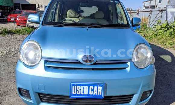 Tenga Tsaru Toyota Sienta Bhuruu Mota in Beitbridge in Matabeleland South