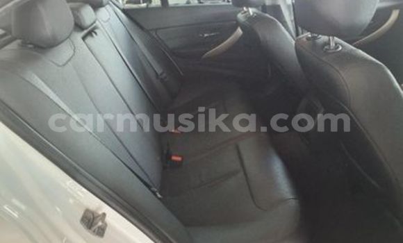 Acheter Occasion Voiture BMW 3–Series Blanc à Beitbridge, Matabeleland South Acheter Occasion Voiture BMW 3–Series Blanc à Beitbridge, Matabeleland South