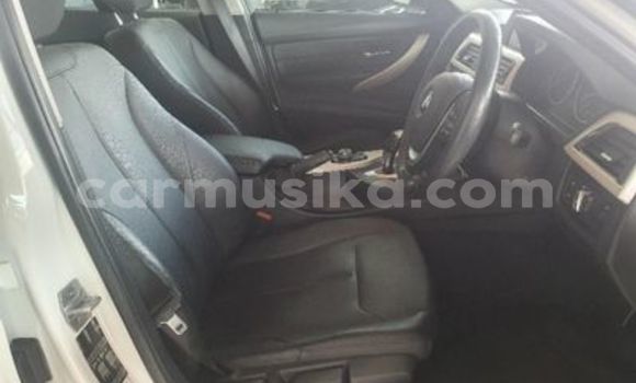 Acheter Occasion Voiture BMW 3–Series Blanc à Beitbridge, Matabeleland South Acheter Occasion Voiture BMW 3–Series Blanc à Beitbridge, Matabeleland South