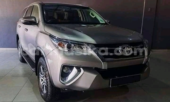 Tenga Tsaru Toyota Fortuner Bhurawuni Mota in Harare in Harare