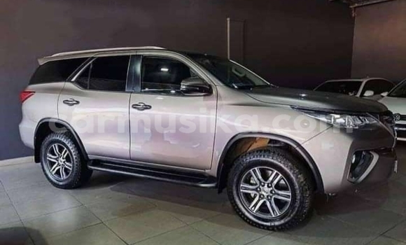 Acheter Occasion Voiture Toyota Fortuner Marron à Harare, Harare Acheter Occasion Voiture Toyota Fortuner Marron à Harare, Harare