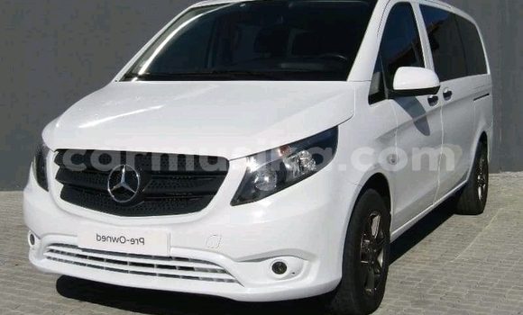 Buy Used Mercedes-Benz E200 White Car in Bulawayo in Bulawayo Buy Used Mercedes-Benz E200 White Car in Bulawayo in Bulawayo