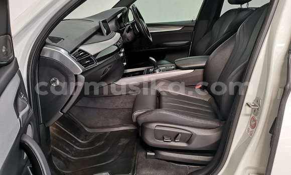 Acheter Occasion Voiture BMW X5 M Blanc à Beitbridge, Matabeleland South Acheter Occasion Voiture BMW X5 M Blanc à Beitbridge, Matabeleland South