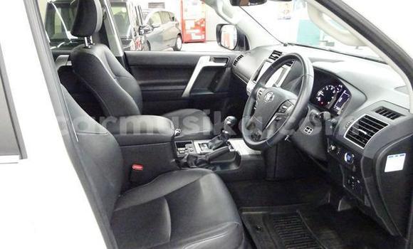 Acheter Occasion Voiture Toyota Land Cruiser Prado Blanc à Beitbridge, Matabeleland South Acheter Occasion Voiture Toyota Land Cruiser Prado Blanc à Beitbridge, Matabeleland South