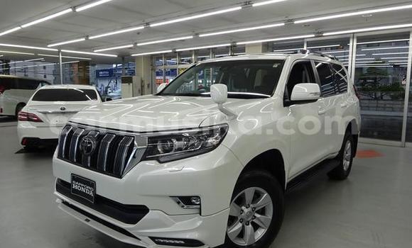 Acheter Occasion Voiture Toyota Land Cruiser Prado Blanc à Beitbridge, Matabeleland South Acheter Occasion Voiture Toyota Land Cruiser Prado Blanc à Beitbridge, Matabeleland South