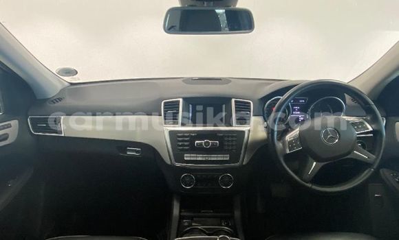 Acheter Occasion Voiture Mercedes‒Benz ML–Class Blanc à Beitbridge, Matabeleland South Acheter Occasion Voiture Mercedes‒Benz ML–Class Blanc à Beitbridge, Matabeleland South