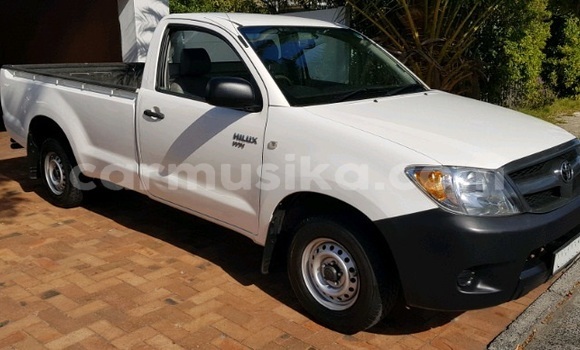 Tenga Tsaru Toyota Hilux Chena Mota in Beitbridge in Matabeleland South Tenga Tsaru Toyota Hilux Chena Mota in Beitbridge in Matabeleland South