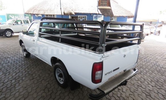 Buy Used Nissan NP 300 White Car in Beitbridge in Matabeleland South Buy Used Nissan NP 300 White Car in Beitbridge in Matabeleland South