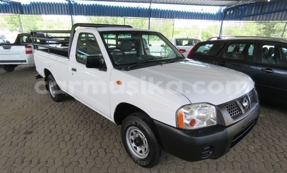 Buy Used Nissan NP 300 White Car in Beitbridge in Matabeleland South Buy Used Nissan NP 300 White Car in Beitbridge in Matabeleland South