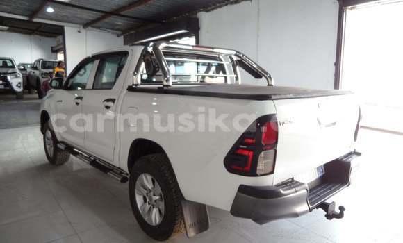 Buy Used Toyota Hilux Brown Car in Chegutu in Mashonaland West