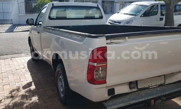 Tenga Tsaru Toyota Hilux Chena Mota in Beitbridge in Matabeleland South Tenga Tsaru Toyota Hilux Chena Mota in Beitbridge in Matabeleland South
