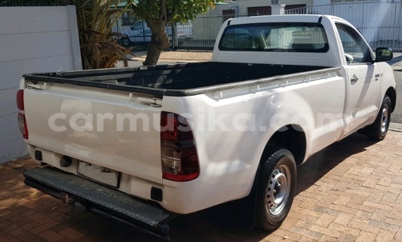 Tenga Tsaru Toyota Hilux Chena Mota in Beitbridge in Matabeleland South Tenga Tsaru Toyota Hilux Chena Mota in Beitbridge in Matabeleland South