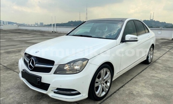 Buy Used Mercedes‒Benz C–Class White Car in Beitbridge in Matabeleland South