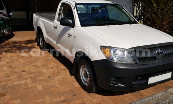Tenga Tsaru Toyota Hilux Chena Mota in Beitbridge in Matabeleland South Tenga Tsaru Toyota Hilux Chena Mota in Beitbridge in Matabeleland South