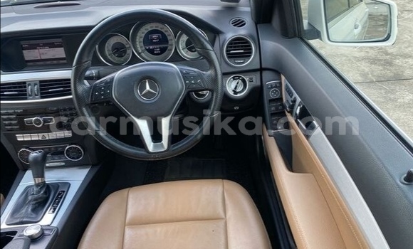 Acheter Occasion Voiture Mercedes‒Benz C–Class Blanc à Beitbridge, Matabeleland South Acheter Occasion Voiture Mercedes‒Benz C–Class Blanc à Beitbridge, Matabeleland South