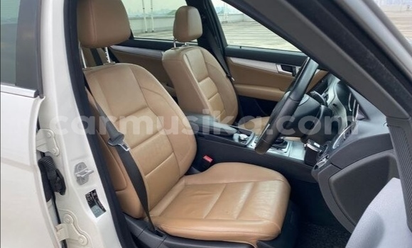 Acheter Occasion Voiture Mercedes‒Benz C–Class Blanc à Beitbridge, Matabeleland South Acheter Occasion Voiture Mercedes‒Benz C–Class Blanc à Beitbridge, Matabeleland South
