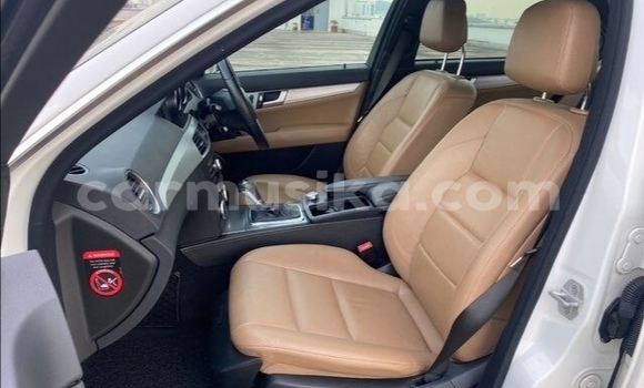 Acheter Occasion Voiture Mercedes‒Benz C–Class Blanc à Beitbridge, Matabeleland South Acheter Occasion Voiture Mercedes‒Benz C–Class Blanc à Beitbridge, Matabeleland South