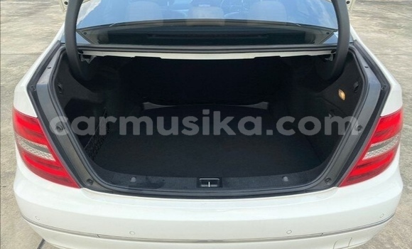 Acheter Occasion Voiture Mercedes‒Benz C–Class Blanc à Beitbridge, Matabeleland South Acheter Occasion Voiture Mercedes‒Benz C–Class Blanc à Beitbridge, Matabeleland South