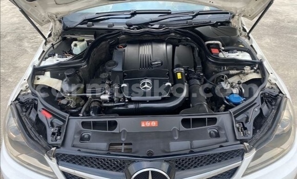 Acheter Occasion Voiture Mercedes‒Benz C–Class Blanc à Beitbridge, Matabeleland South Acheter Occasion Voiture Mercedes‒Benz C–Class Blanc à Beitbridge, Matabeleland South