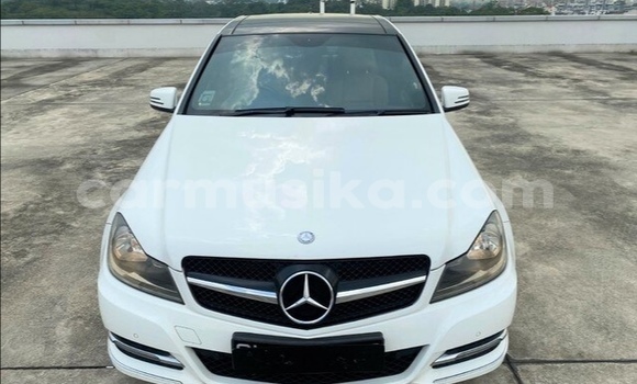 Acheter Occasion Voiture Mercedes‒Benz C–Class Blanc à Beitbridge, Matabeleland South Acheter Occasion Voiture Mercedes‒Benz C–Class Blanc à Beitbridge, Matabeleland South