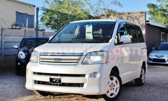 Tenga Imported Toyota Noah Chena Mota in Beitbridge in Matabeleland South