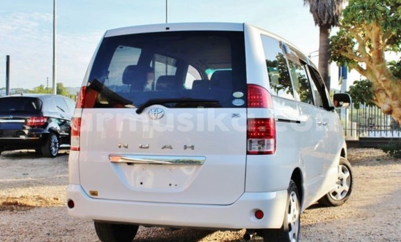 Buy Import Toyota Noah White Car in Beitbridge in Matabeleland South Buy Import Toyota Noah White Car in Beitbridge in Matabeleland South