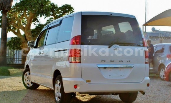 Buy Import Toyota Noah White Car in Beitbridge in Matabeleland South Buy Import Toyota Noah White Car in Beitbridge in Matabeleland South