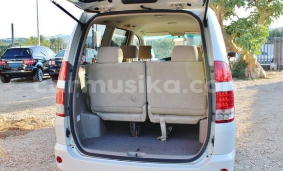 Buy Import Toyota Noah White Car in Beitbridge in Matabeleland South Buy Import Toyota Noah White Car in Beitbridge in Matabeleland South