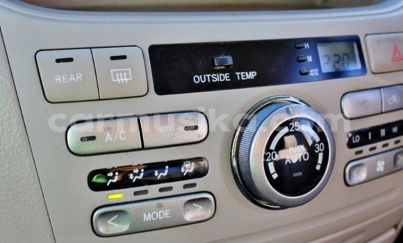 Buy Import Toyota Noah White Car in Beitbridge in Matabeleland South Buy Import Toyota Noah White Car in Beitbridge in Matabeleland South