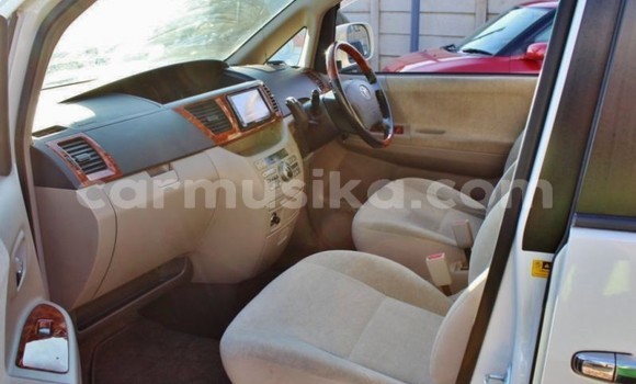 Buy Import Toyota Noah White Car in Beitbridge in Matabeleland South Buy Import Toyota Noah White Car in Beitbridge in Matabeleland South