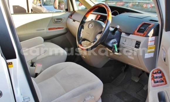 Buy Import Toyota Noah White Car in Beitbridge in Matabeleland South Buy Import Toyota Noah White Car in Beitbridge in Matabeleland South