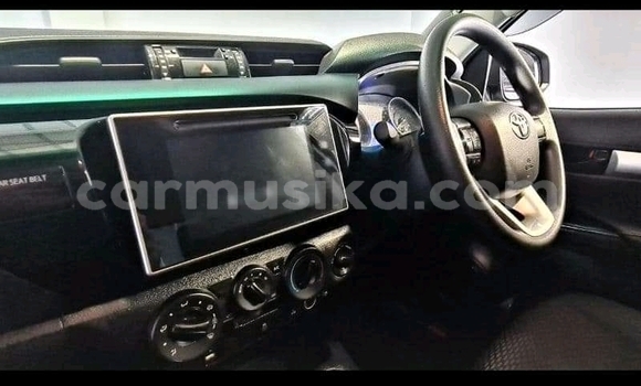 Buy Used Toyota Hilux Silver Car in Bulawayo in Bulawayo Buy Used Toyota Hilux Silver Car in Bulawayo in Bulawayo