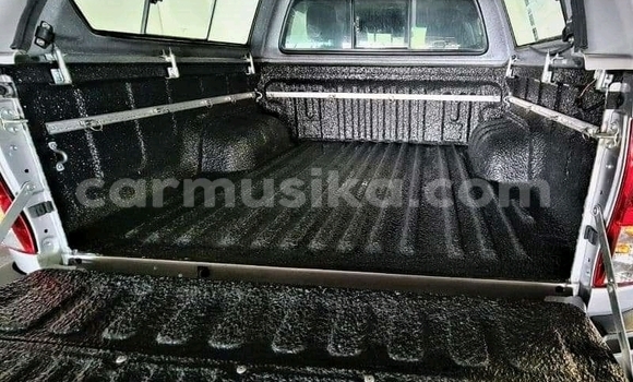 Buy Used Toyota Hilux Silver Car in Bulawayo in Bulawayo Buy Used Toyota Hilux Silver Car in Bulawayo in Bulawayo