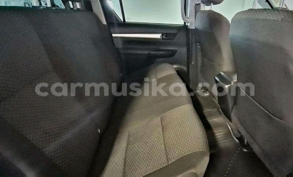 Buy Used Toyota Hilux Silver Car in Bulawayo in Bulawayo Buy Used Toyota Hilux Silver Car in Bulawayo in Bulawayo